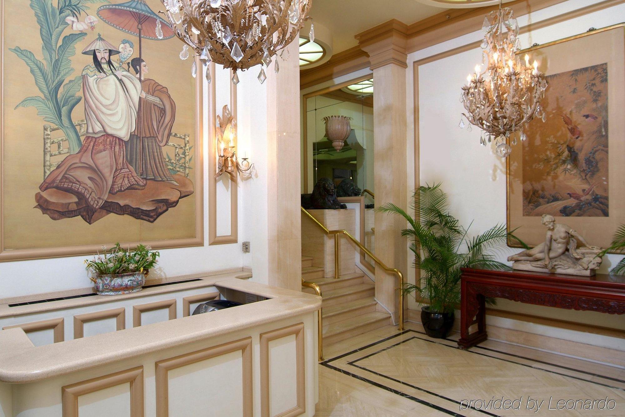 Aston Waikiki Beachside Hotel Interior photo